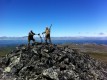 На самой высокой вершине Бекчиулского золоторудного узла (гора Орел), члены отряда В.В. Ивин и И.В. Брагин
