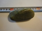 Эпидотизированная галька песчаника (эпидот – минерал, придающий породе зеленый цвет). Вы совершенно правы, что по трещинам образовались прожилки кальцита.