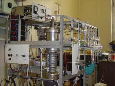Высоковакуумная установка, имеющая 6 портов для подсоединения высоковакуумных систем различной модификации для подготовки проб на изотопный анализ